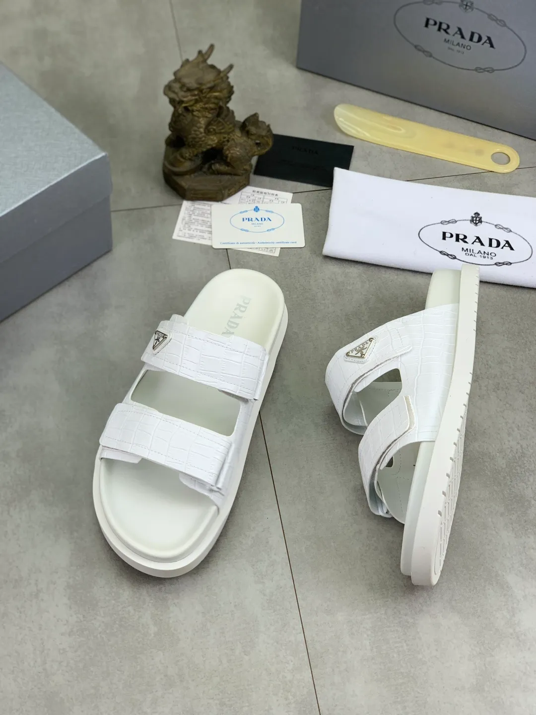 Men's shoes 💰P340💰【New style】🎁🎁🎁 PRADA Prada's new casual slippers, original official website, perfect workmanship, transmitting a kind of noble luxury, sublimating its definition of luxury in Prada's high-end extraordinary craftsmanship. Original combination outsole, code number: 38-44 (45 customized) Multiple colors 🉑️ to choose from